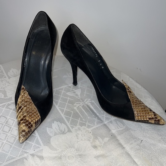Stuart Weitzman Shoes - Stuart Weitzman Sz 5.5B Suede Snakeskin Pointed Toe Pumps